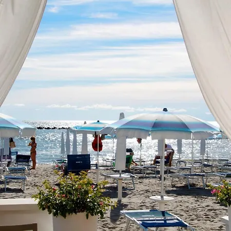 Pagoda 15 - Fronte Mare Con Servizio 公寓