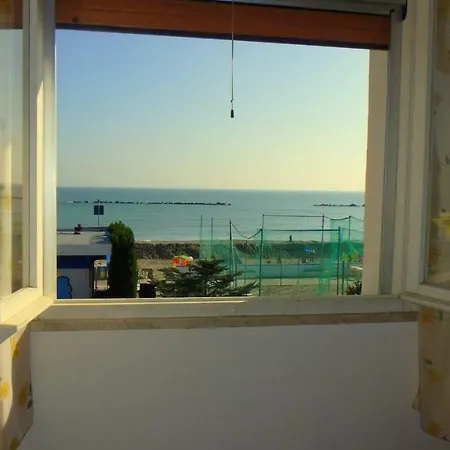 Apartament Pagoda 15 - Fronte Mare Con Servizio