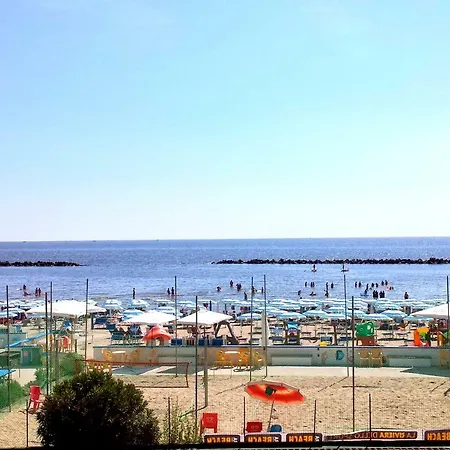 Pagoda 15 - Fronte Mare Con Servizio Apartament